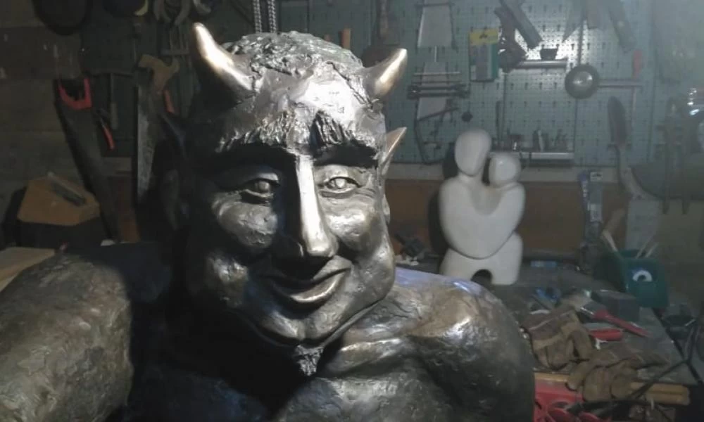 Ισπανία: Άγαλμα του διαβόλου προκαλεί την οργή των Ρ/Καθολικών